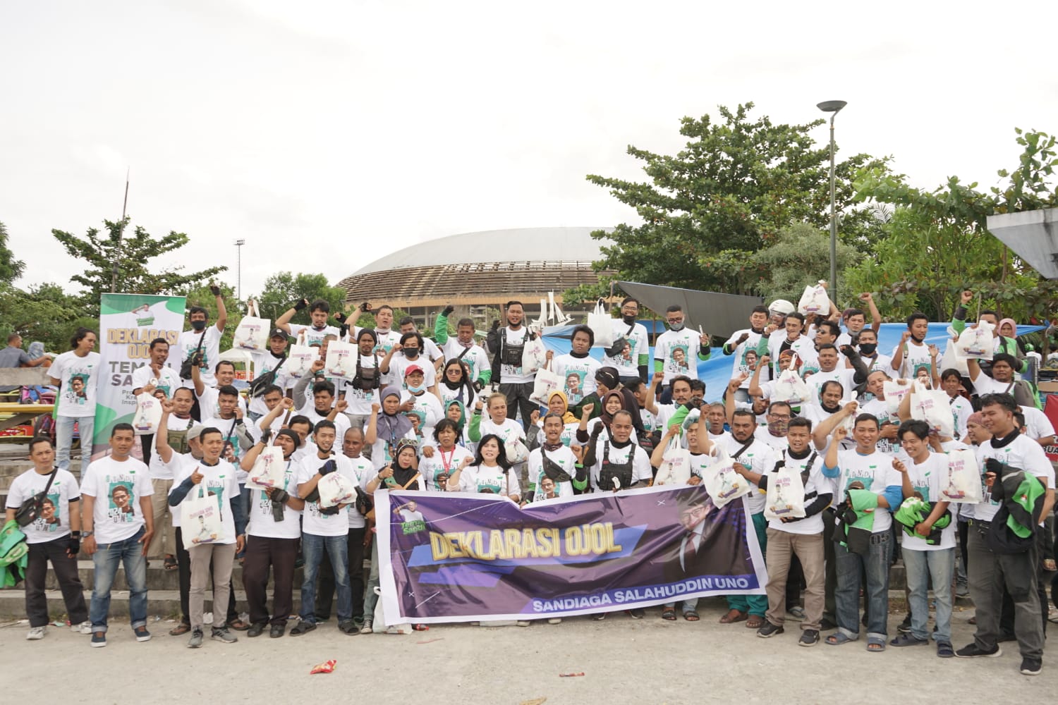 Kegiatan dukungan untuk Sandiaga Uno diadakan di Stadion Utama Riau, Kecamatan Tampan, Kota Pekanbaru, Minggu (29/1). 