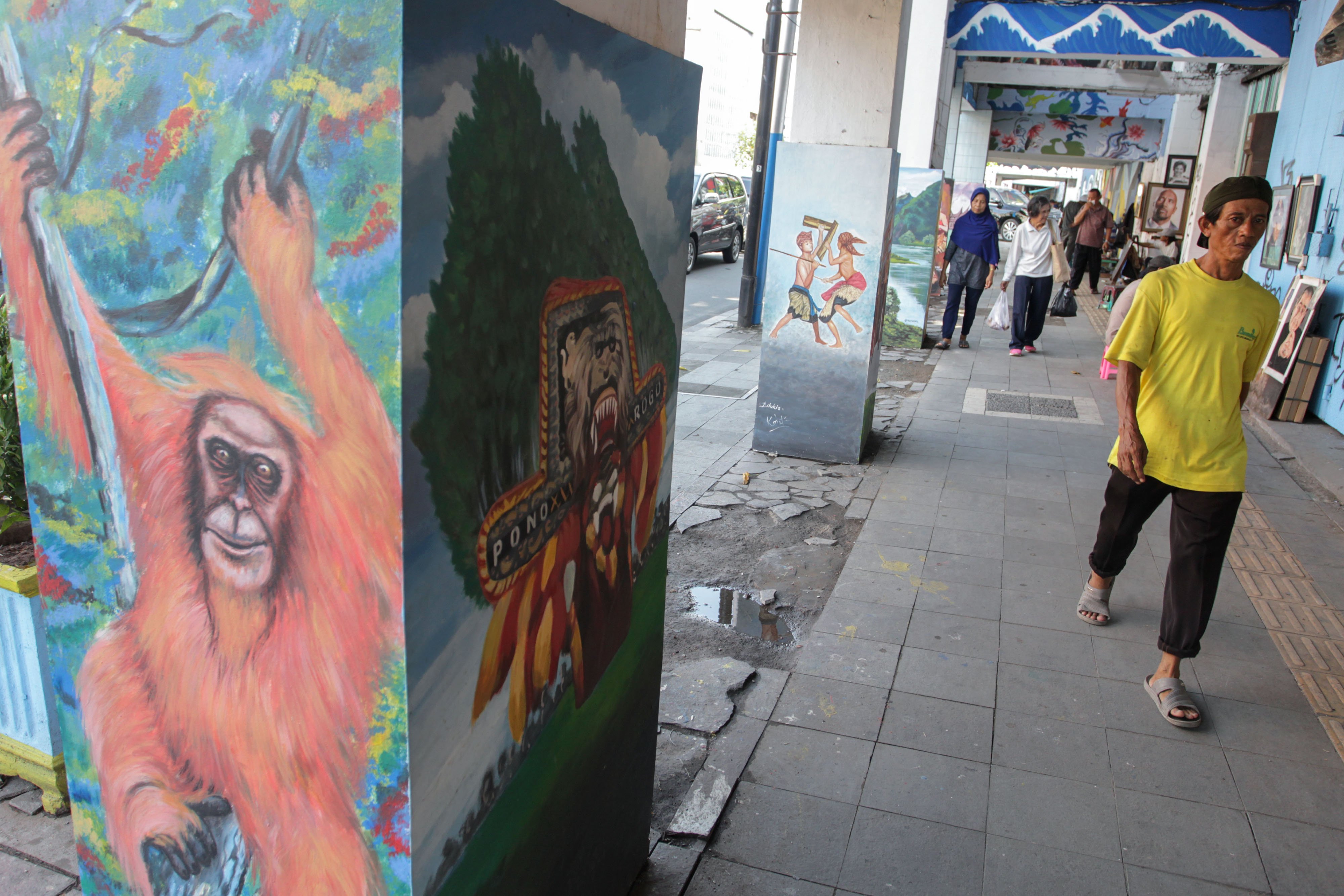 Ilustrasi pejalan kaki di wilayah Jakarta.