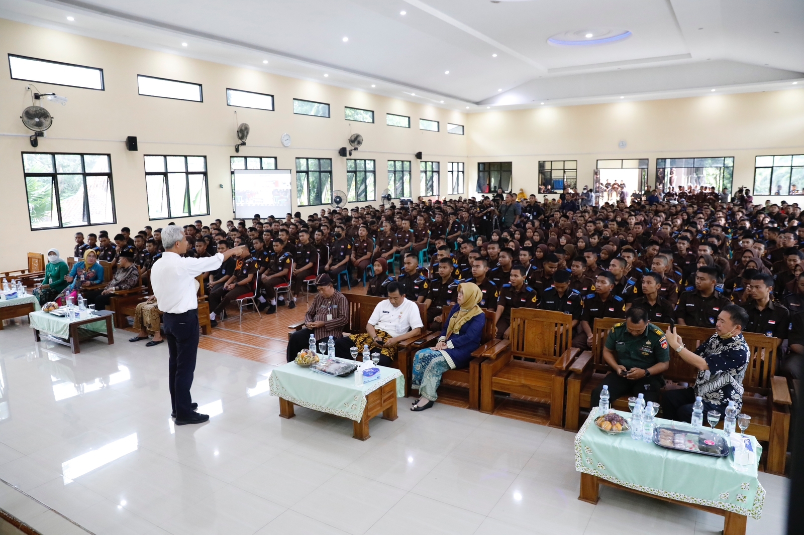 Gubernur Ganjar Pranowo mengajar di SMK Negeri 2 Wonogiri dengan tema 'Peningkatan Karakter dalam Rangka Penanggulangan Bullying, Intoleran