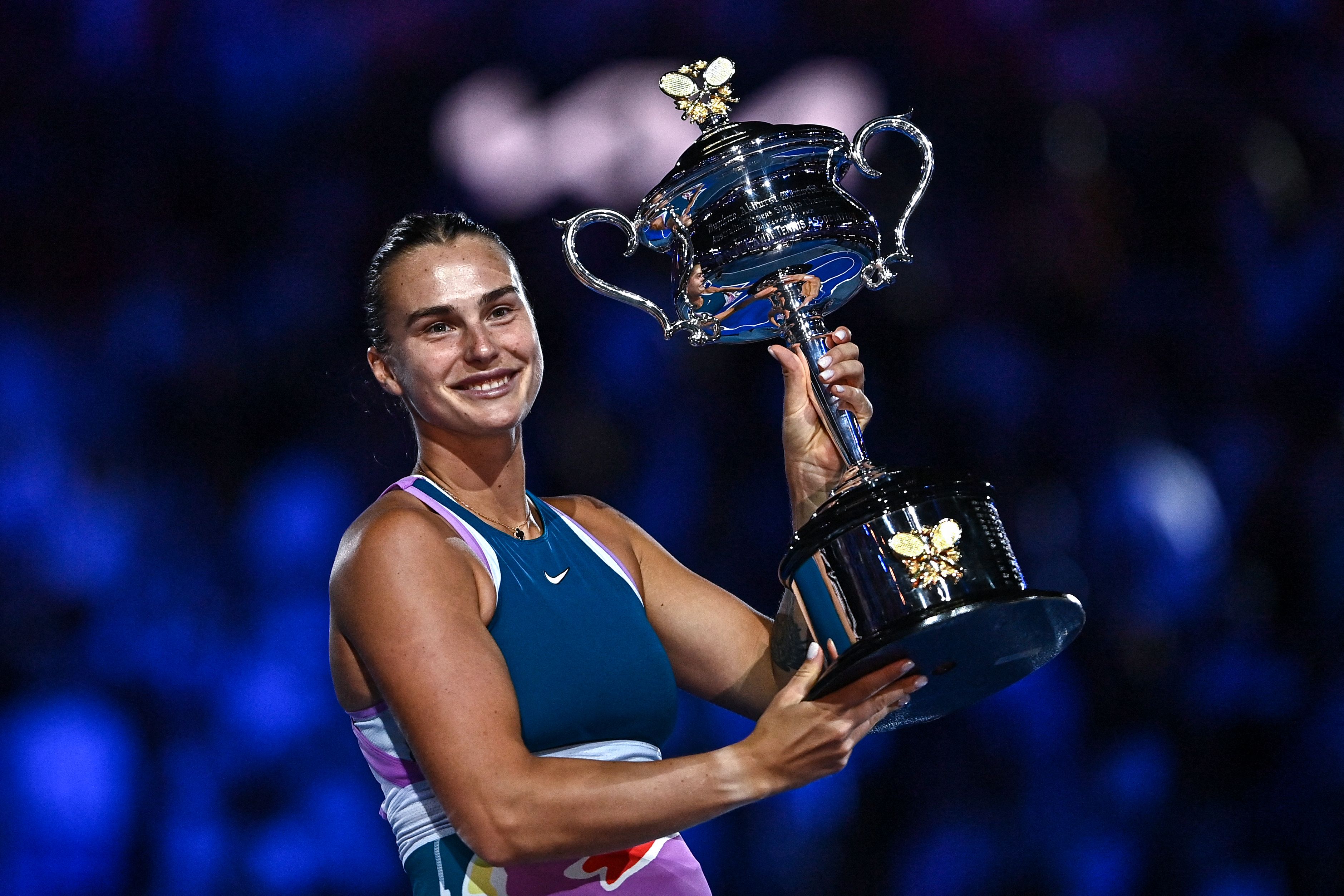 Petenis Belarus Aryna Sabalenka usai menjadi juara Australia Terbuka.