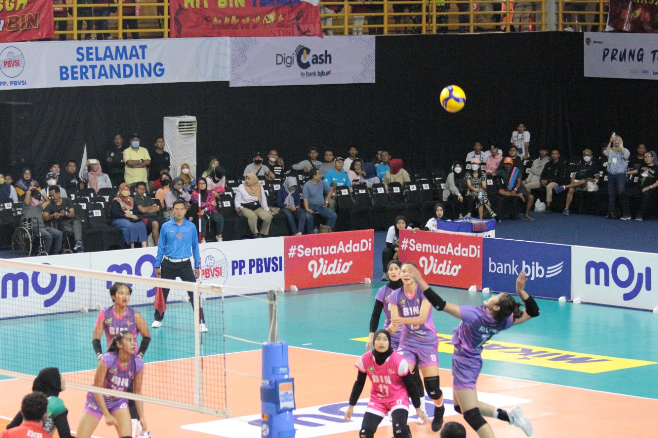 Tim putri Jakarta BIN tampil prima saat menghadapi Jakarta Elektrik PLN pada Proliga 2023 untuk memenangkan pertandingan dengan skor 3-1