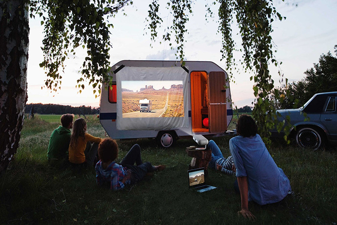 Proyektor M1 Pro Smart LED Portable Bisa Nonton Layar Lebar di Mana Saja 