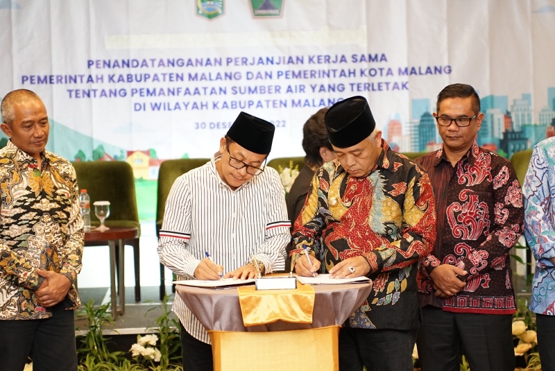 Pemkot dan Pemkab Malang menandatangani perjanjian kerja sama (PKS) pengelolaan dan pemanfaatan sumber air Sumberpitu dan Wendit.