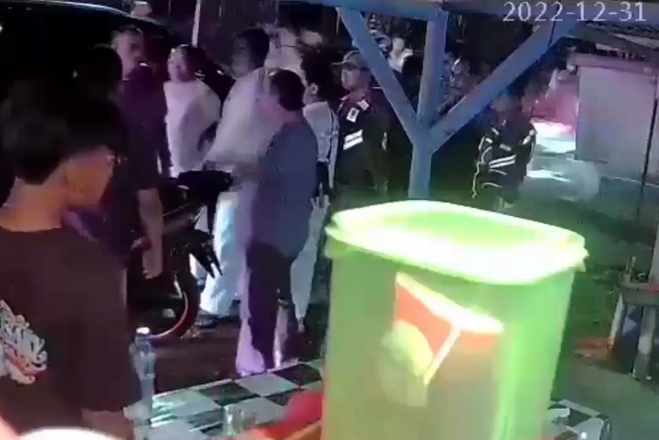 Video viral Bupati Pangandaran memarahi penjaga hiburan malam.