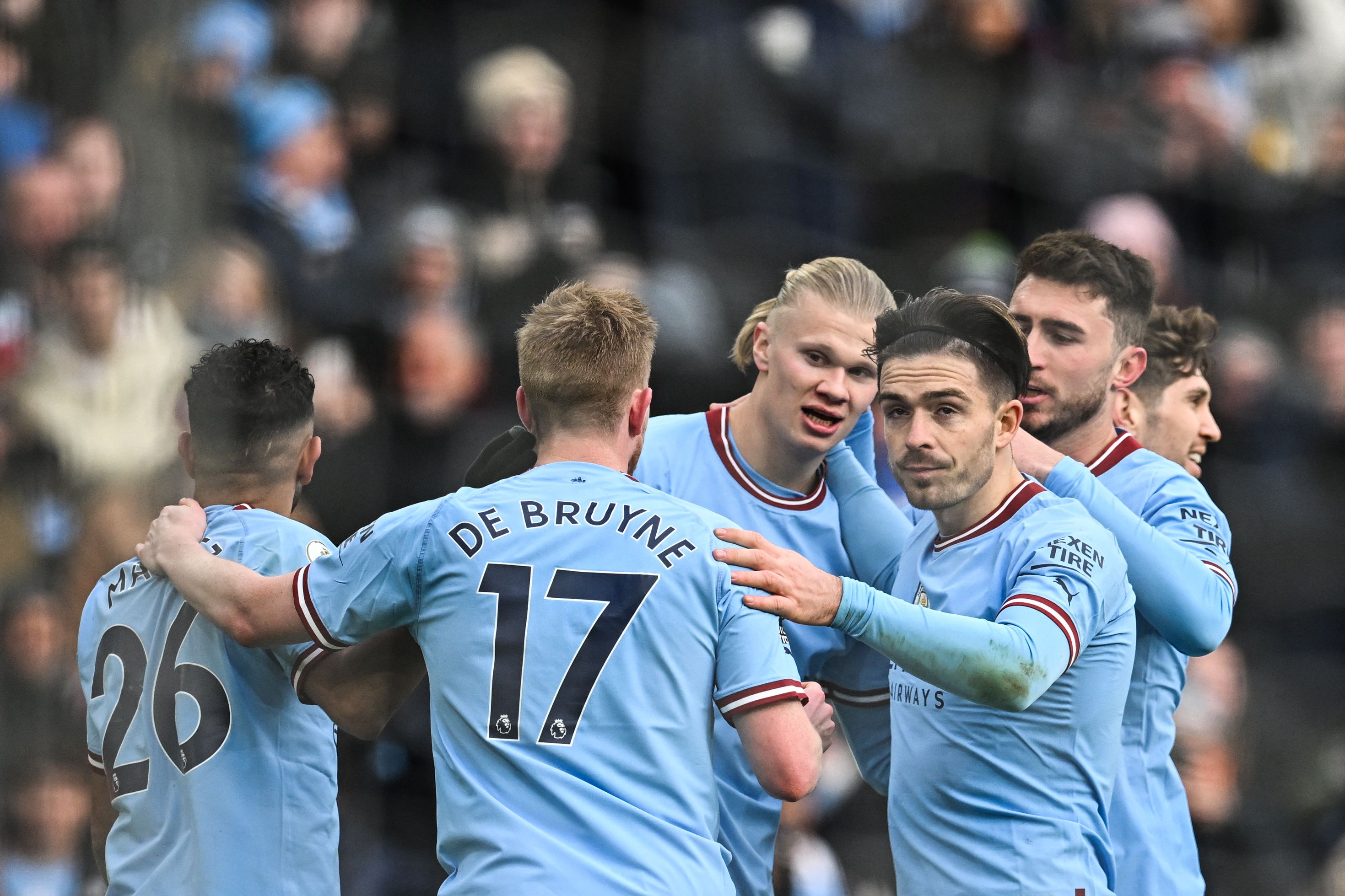 Para pemain Manchester City melakukan selebrasi usai mencetak gol ke gawang lawan di laga Liga Primer Inggris,