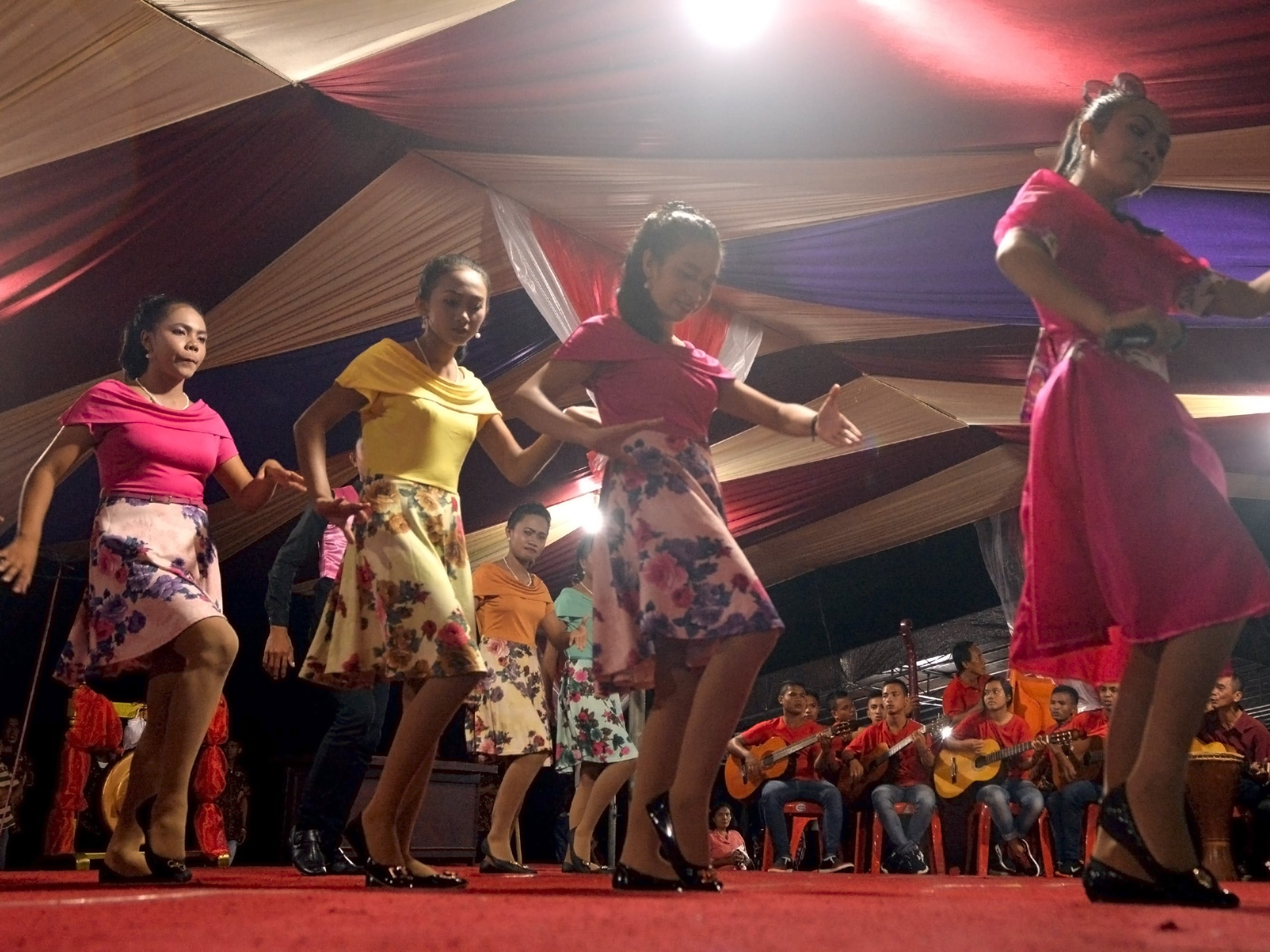 Pengertian dan Jenis Pola Lantai dalam Seni Tari