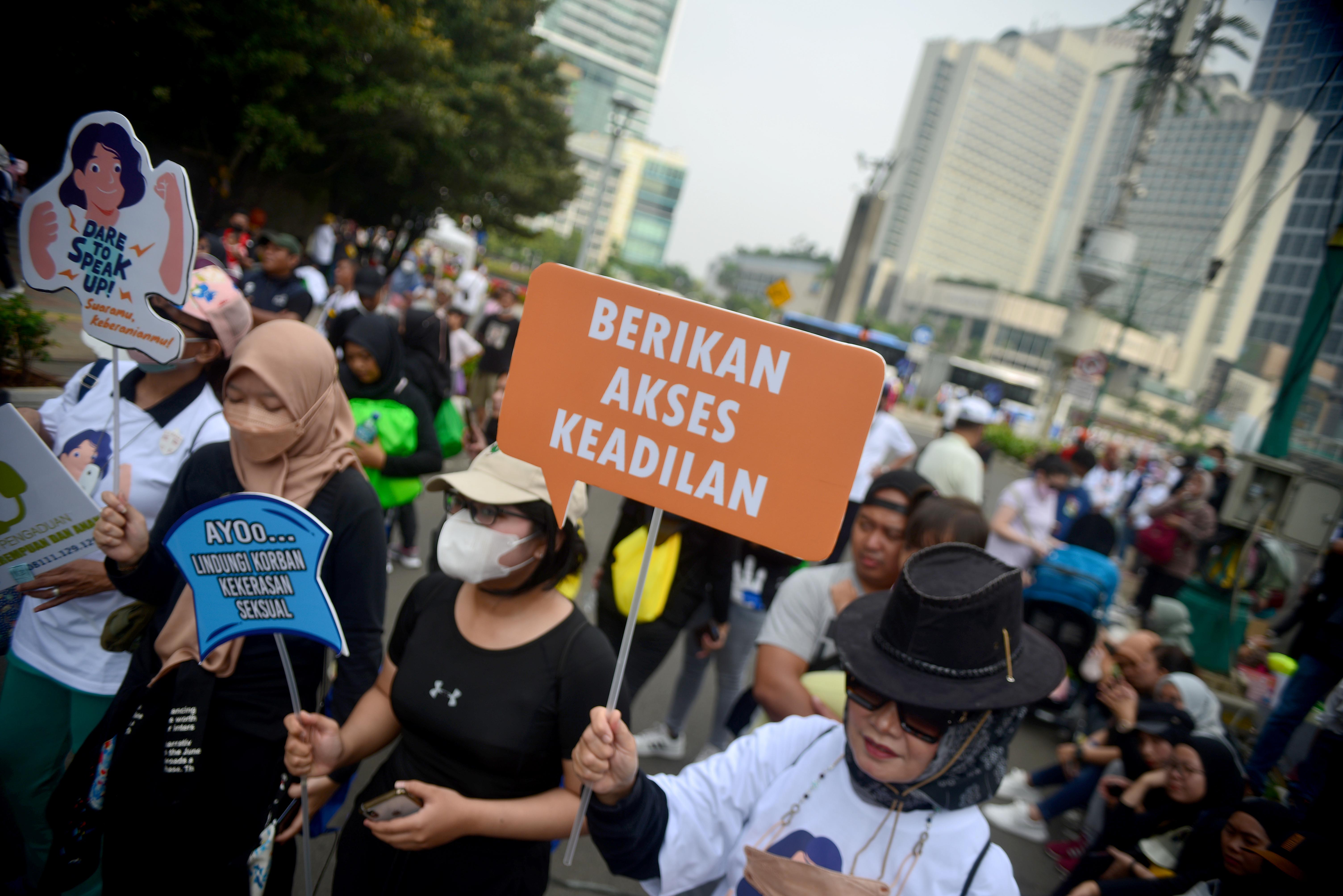 Sosialisasi undang-undang Tindak Pidana Kekerasan Seksual (TPKS) di hari bebas kendaraan bermotor di Thamrin, Jakarta, Minggu (25/9/2022)