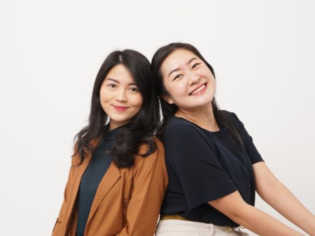 Clara Vania Lucas dan Syelin Lusiana Naba, pendiri TentangKita yang menyajikan permainan kartu mendekatkan hubungan ke orang-orang terdekat.
