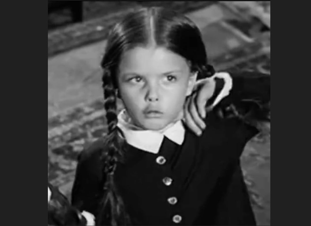 Lisa Loring saat berperan sebagai Wednesday dalam serial The Addams Family pada 1964.