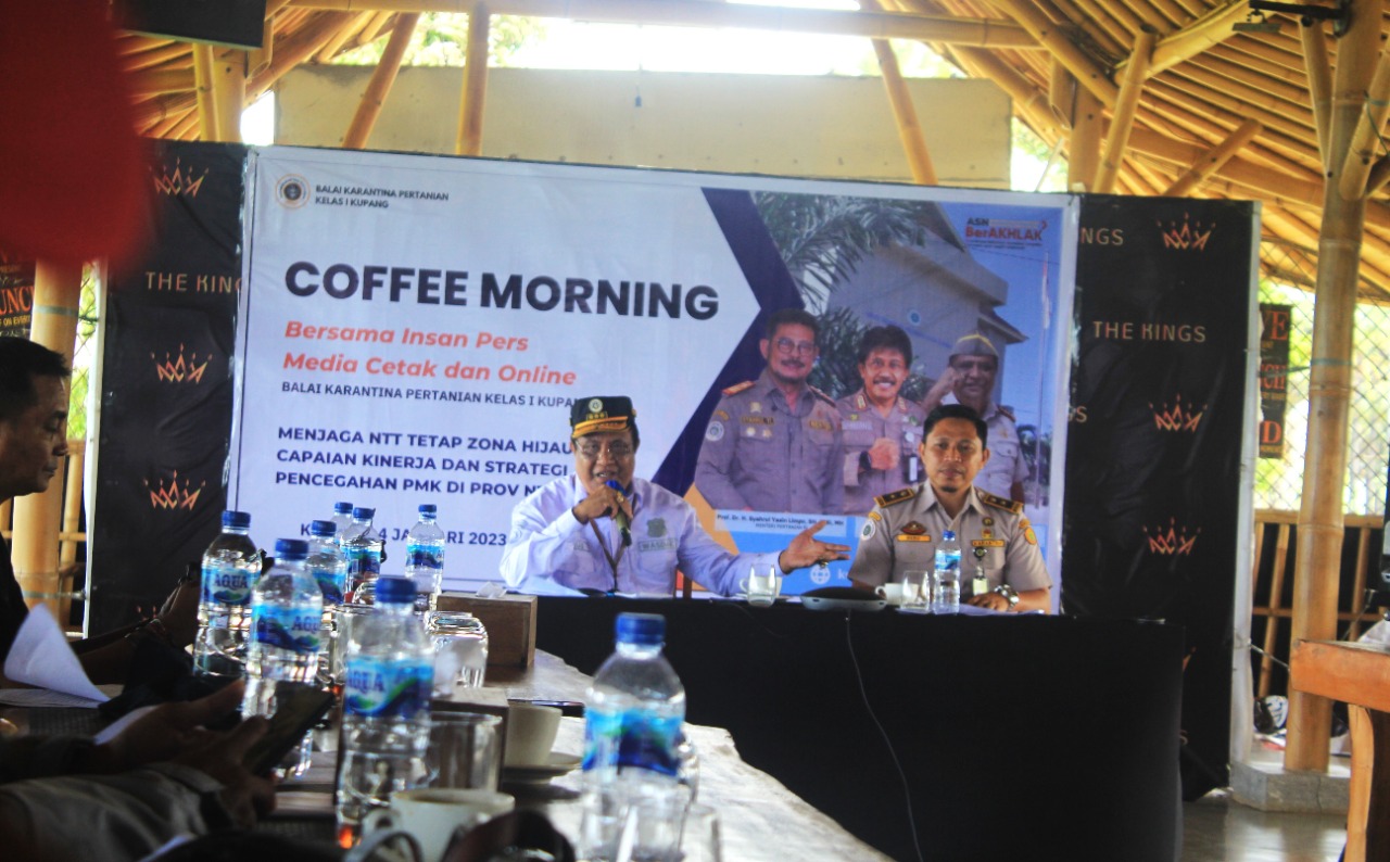 Kepala Balai Karantina Pertanian Kelas 1 Kupang Dokter Hewan (drh) Yulius Umbu Hungar dalam coffee morning di Kupang, Rabu (4/1).