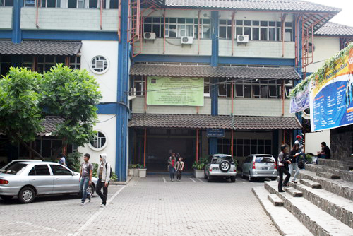 Kampus Universitas Islam Bandung di Jalan Tamansari, Kota Bandung