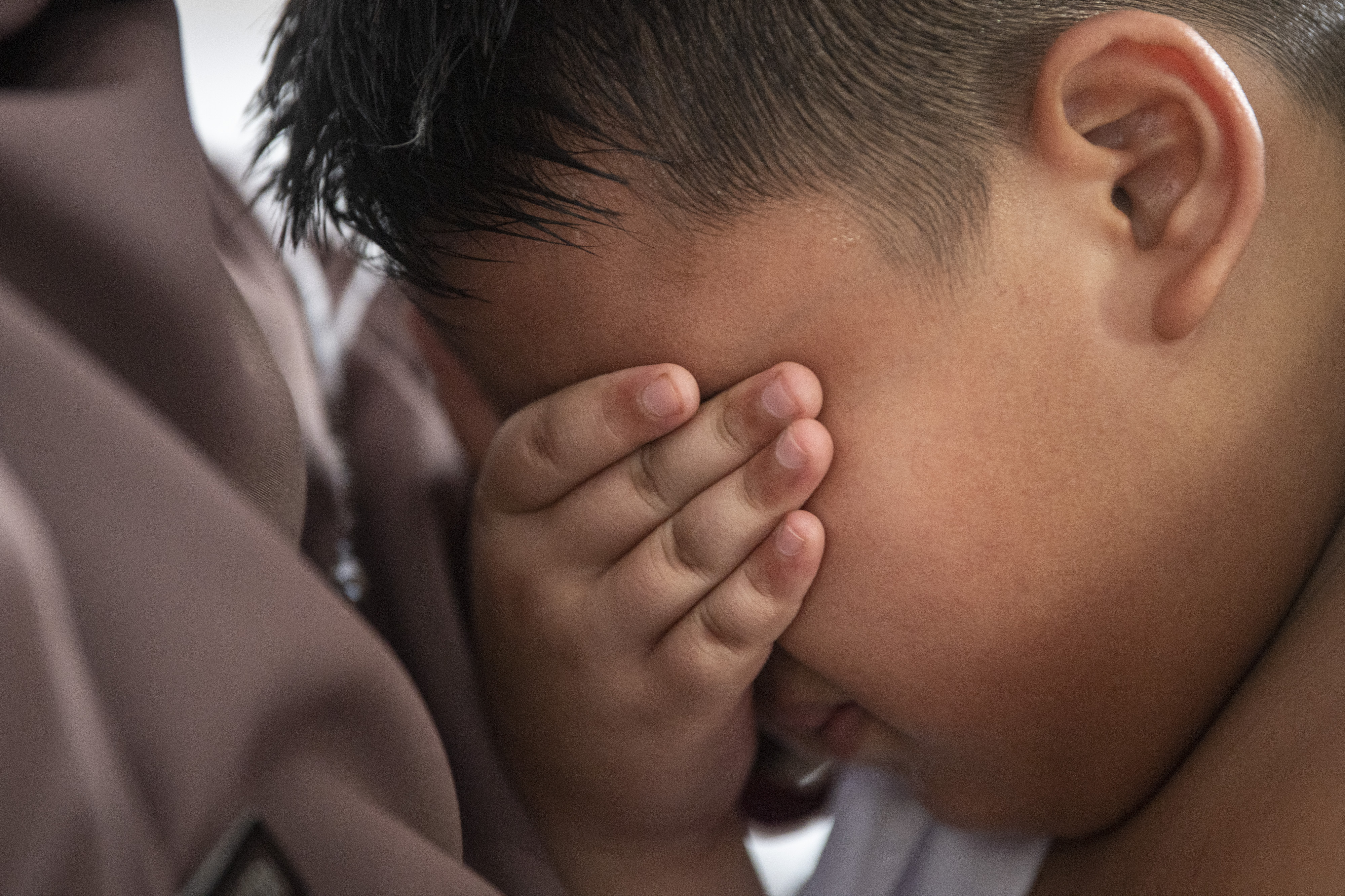 Ilustrasi seorang anak saat menutup matanya.