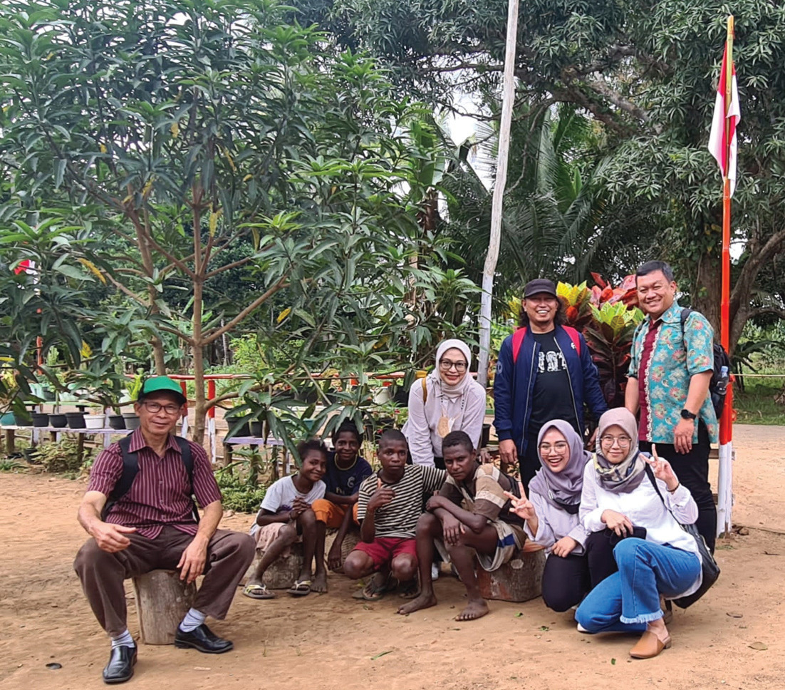 Kunjungan ke desa wilayah produksi minyak sereh dan minyak kayu putih.