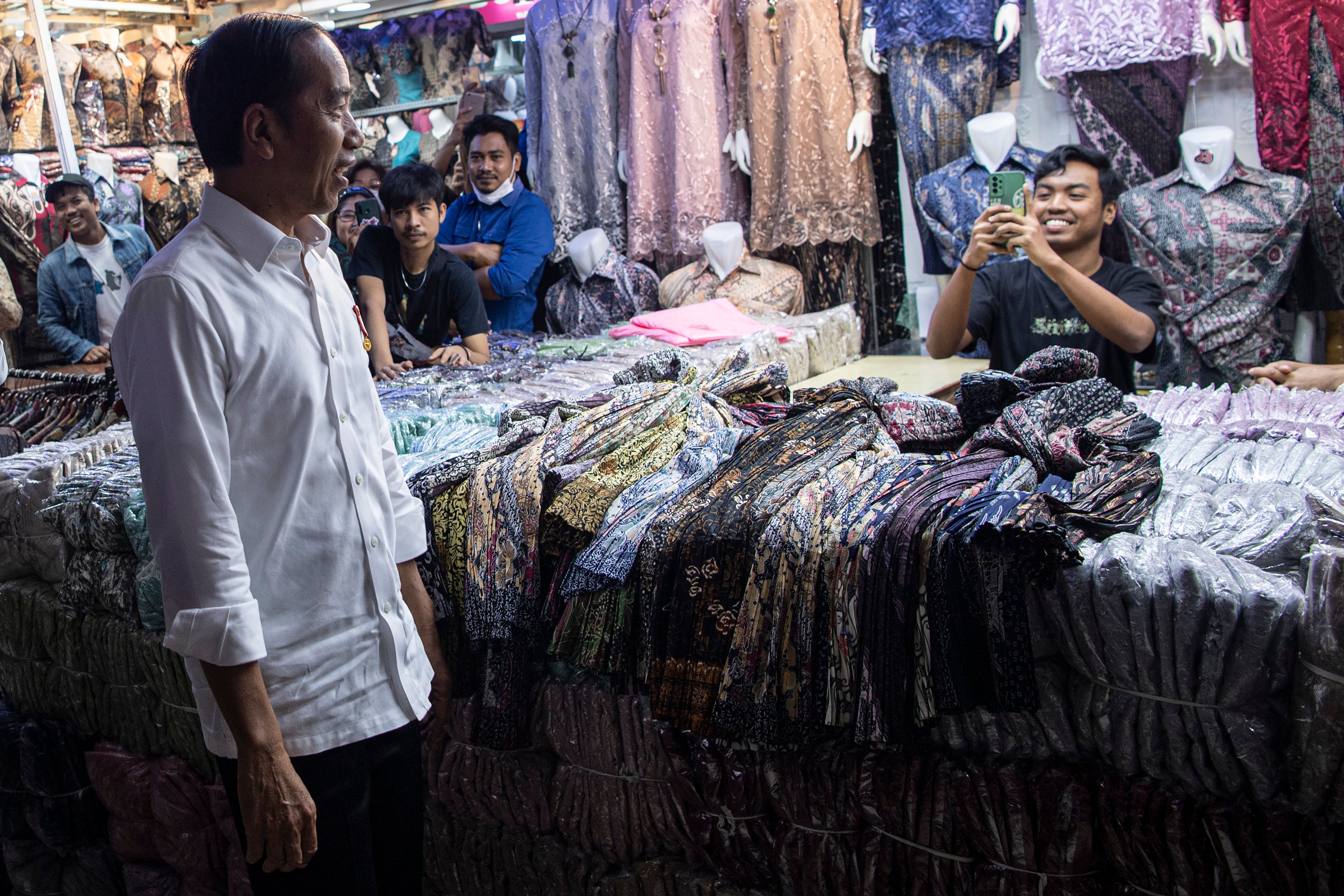 Presiden Joko Widodo saat berkunjung ke Pasar Tanah Abang, Jakarta.
