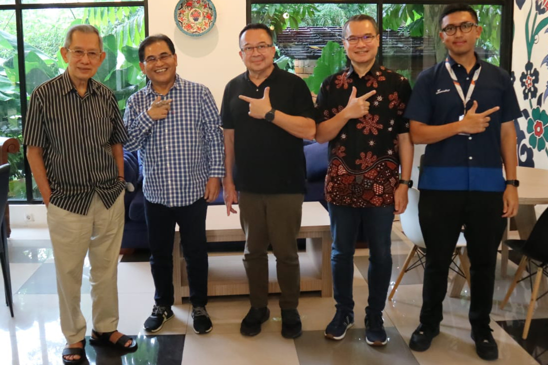 Perkenalan Universal Mobile.