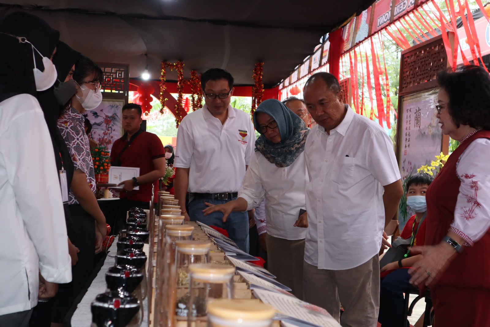 Pameran teh, bagian dari Festival Budaya Tahun Baru Imlek Puhua School.