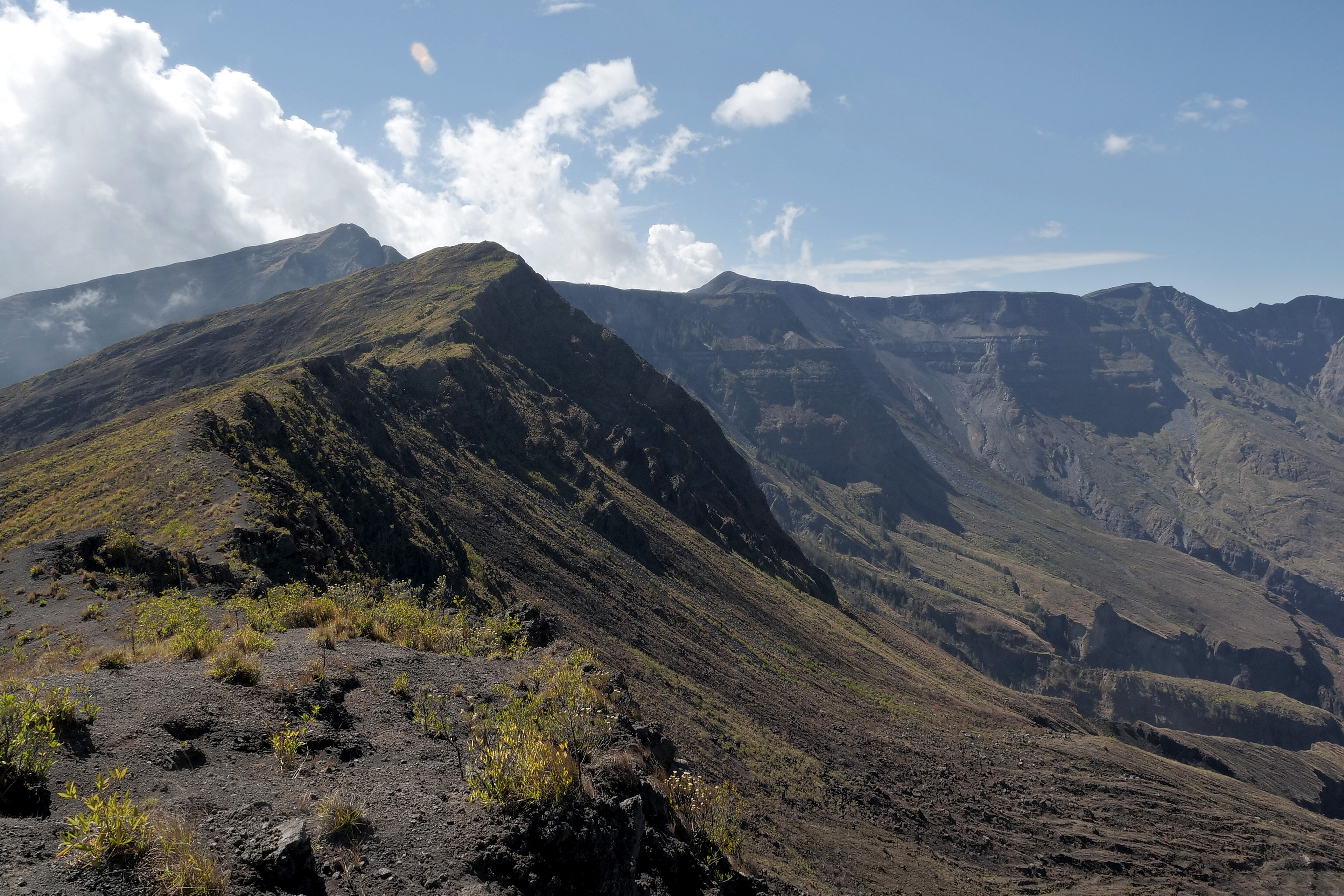 Puncak Gunung Tambora, Sumbawa, Nusa Tenggara Barat.