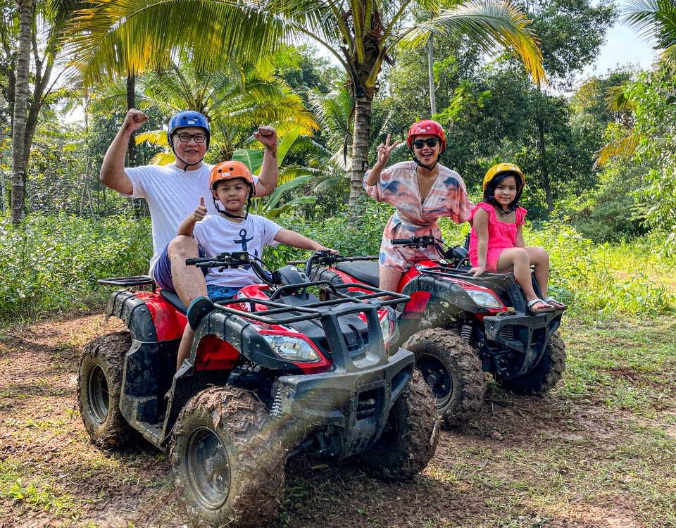 Tamu Mutiara Carita Cottages Eco-Resort bisa mengendarai kendaraan ATV melalui adventurous track.