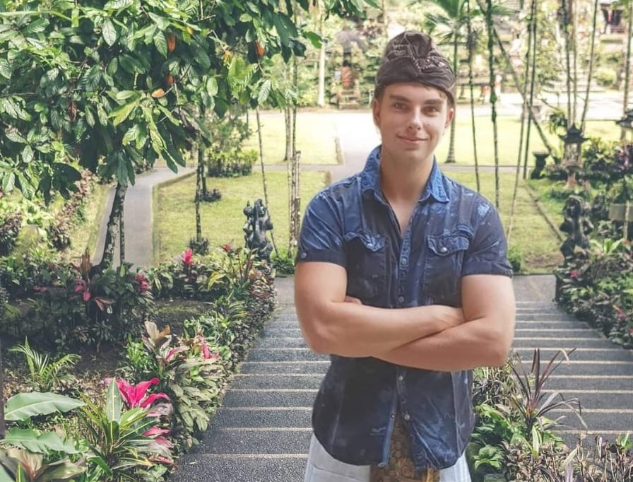 Kreator konten, Bapak Bule