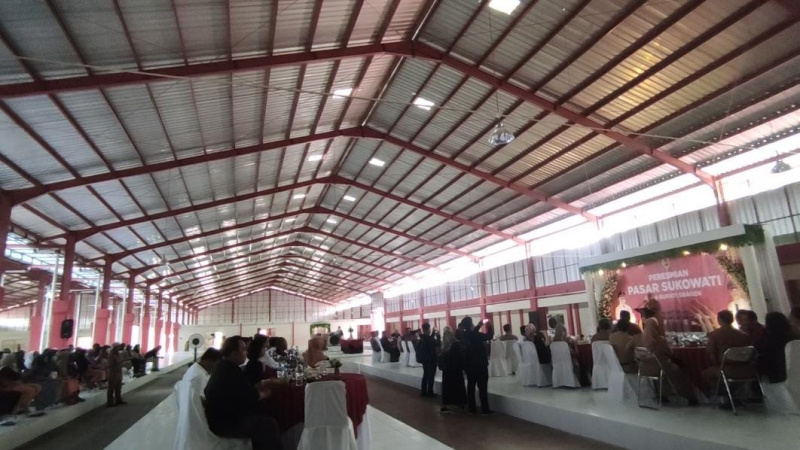 Pasar Terpadu Sukowati, Sragen, Jawa Tengah, mulai dioperasikan setelah proses renovasinya tuntas