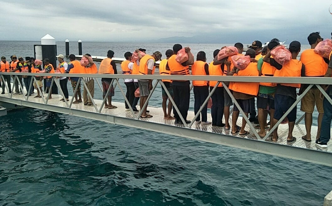  Usai patah pada 16-12-2022 yang membuat sejumlah penumpang tercebur, Jembatan ponton Nusa Penida selesai direnovasi dan siap digunakan lagi