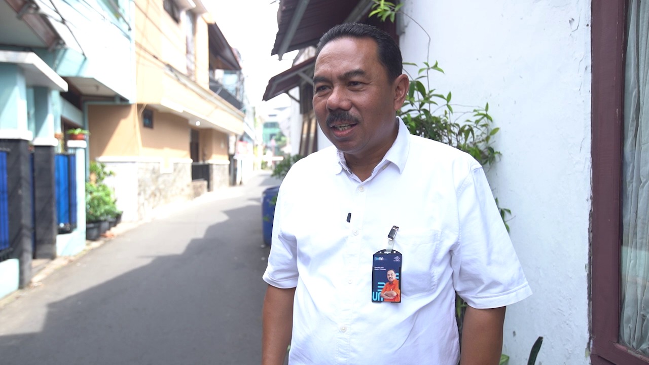 Ketua Satgas Bansos PT Pos Indonesia (Persero), Hendra Sari. 