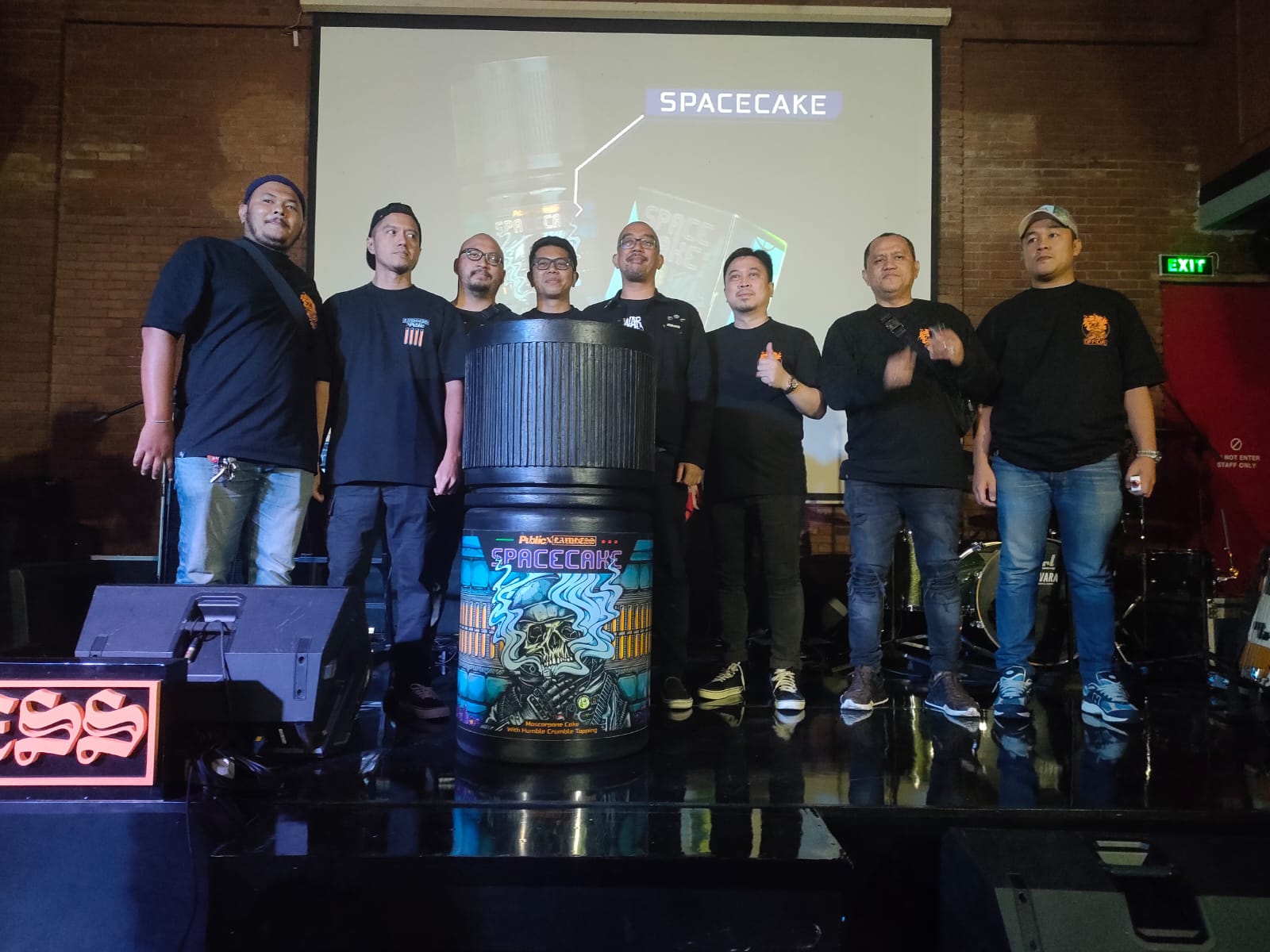 Kolaborasi Lawless  dengan Public diharap bisa memperluas pasar mereka.