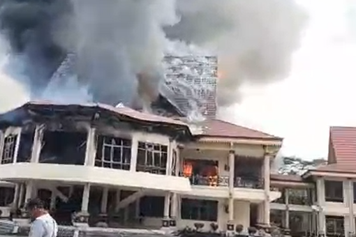 Gedung DPRD Indragiri Hulu Terbakar
