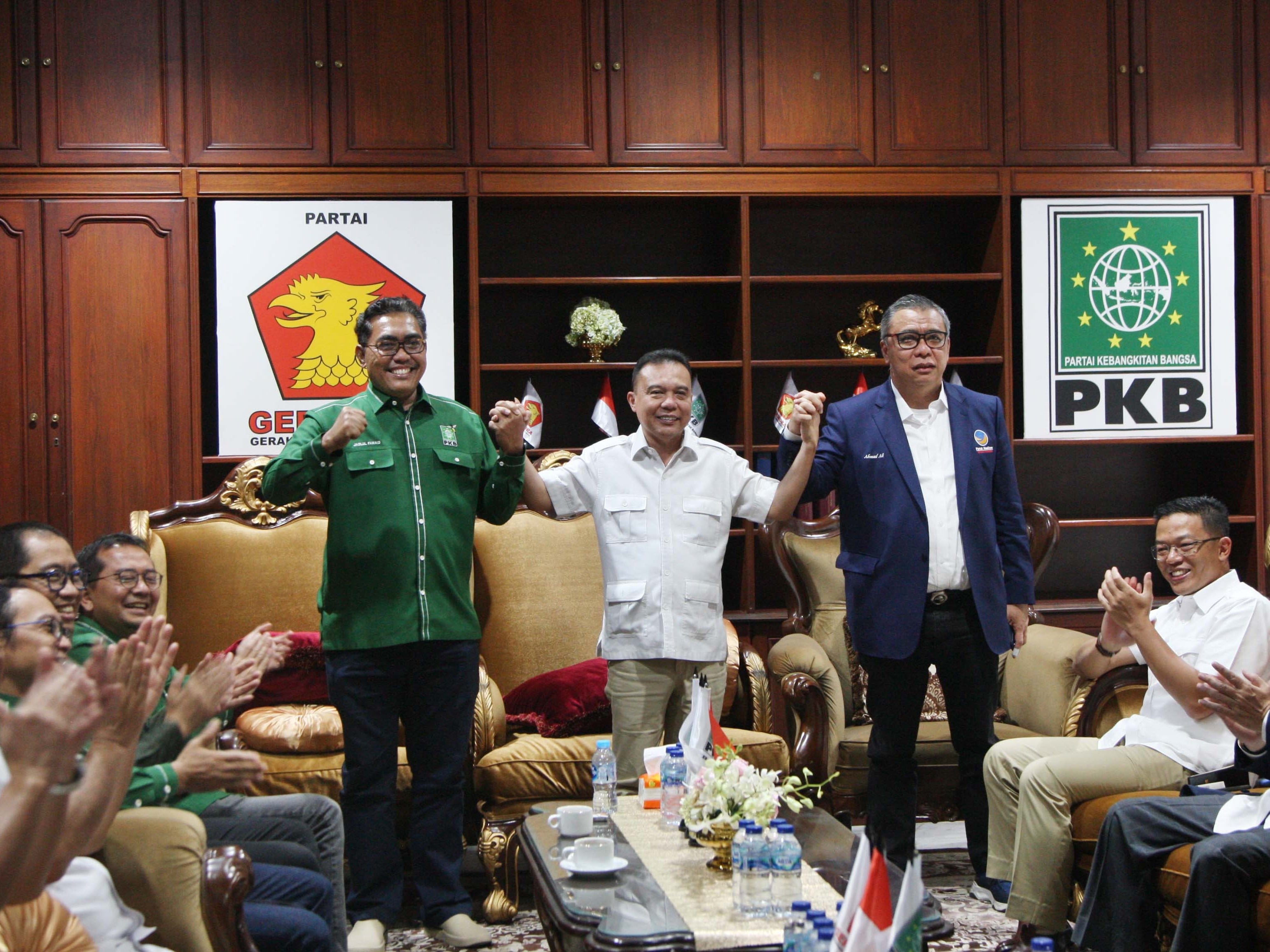 Waketum Partai NasDem Ahmad Ali (kanan), Ketua Harian DPP Partai Gerindra Sufmi Dasco Ahmad (tengah), Waketum DPP PKB Jazilul Fawaid.