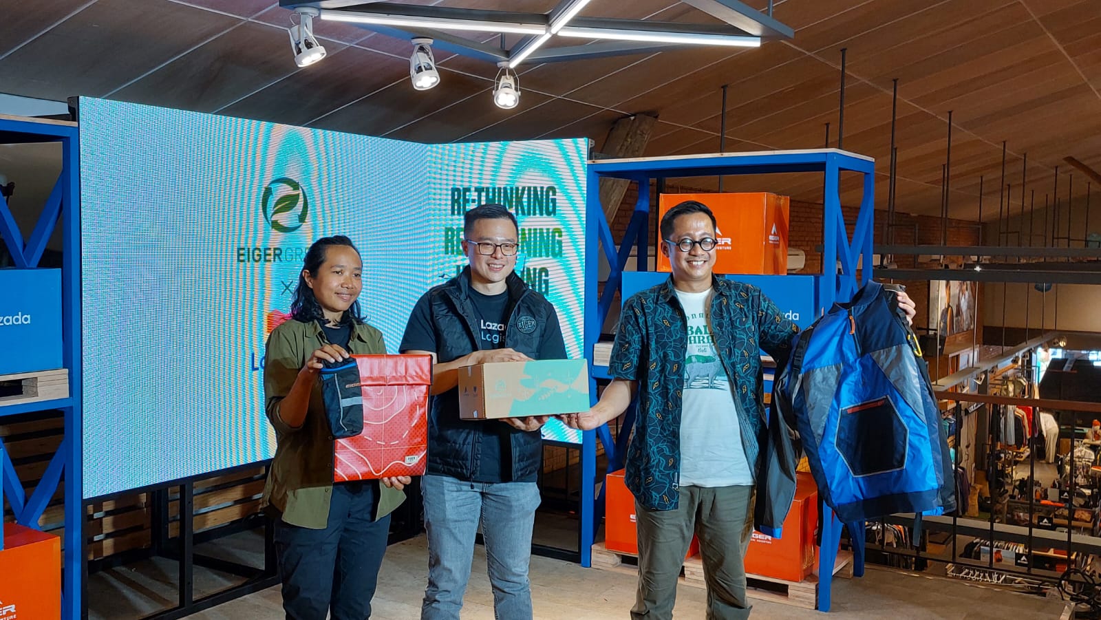 Komitmen pelestarian lingkungan oleh Eiger Adventure dan Lazada