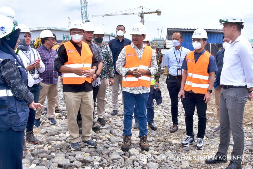 Menkominfo Johnny G Plate melakukan inspeksi mendadak ke lokasi pembangunan Pusat Data Nasional di Deltamas Cikarang Bekasi.
