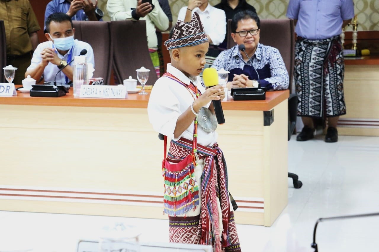 Caesar Archangel Hendrik Meo Tnunay, siswa SD Inpres Buraen 2, Kecamatan Amarasi Selatan, Kabupaten Kupang, NTT diterima Gubernur Laiskodat,