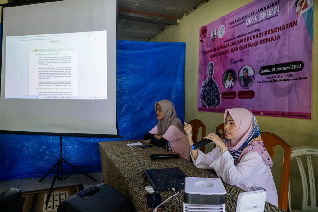 Relawan Srikandi Ganjar Jawa Barat (Jabar) menggandeng Pusat Informasi dan Konseling Remaja (PIK-R) SMABIM menggelar seminar dan pelatihan k