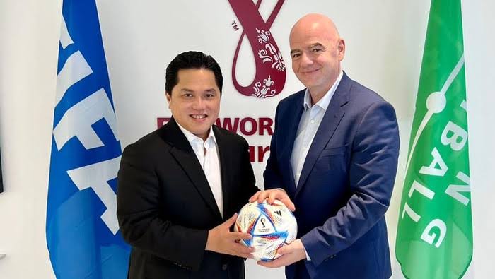 Menteri BUMN Erick Thohir dan Presiden FIFA Gianni Infantino.