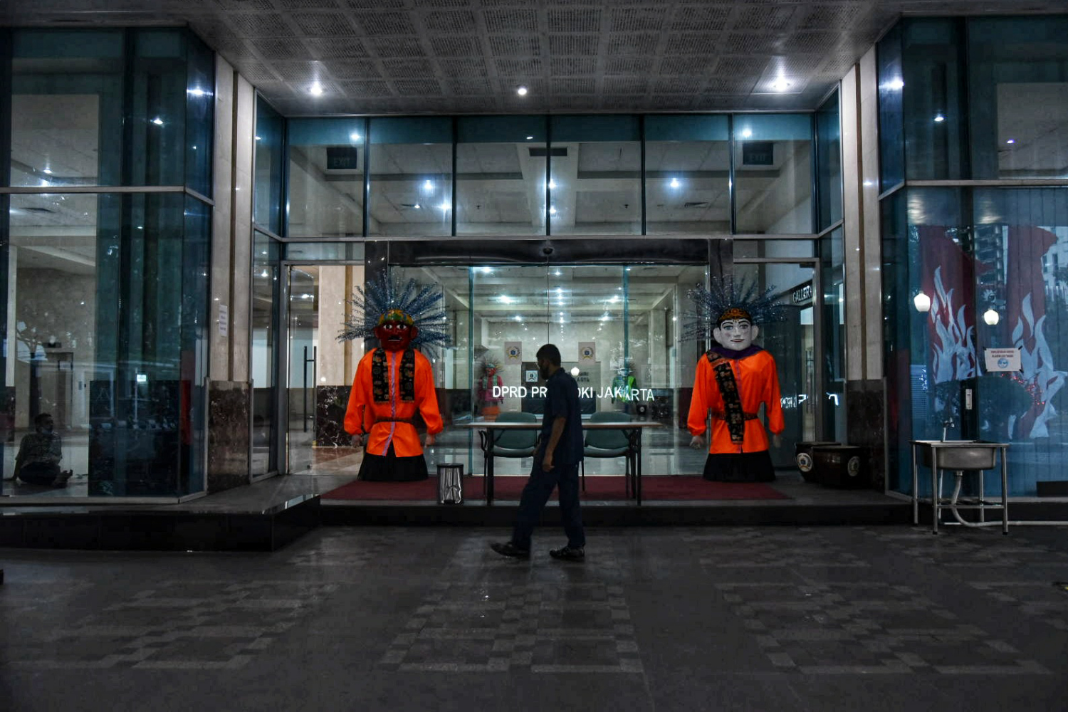 Suasana Gedung DPRD DKI Jakarta seusai digeledah KPK tertutup untuk wartawan.