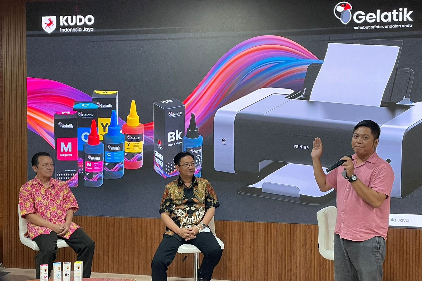 Pemaparan tinta printer yang diproduksi PT Kudo Indonesia Jaya.
