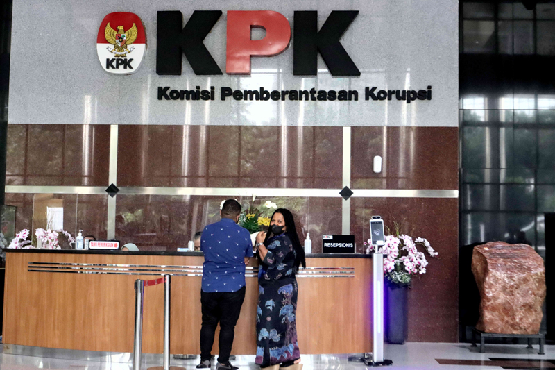 Istri dan Anak Lukas Enembe Diduga Ikut Tentukan Pemenang Proyek di Papua