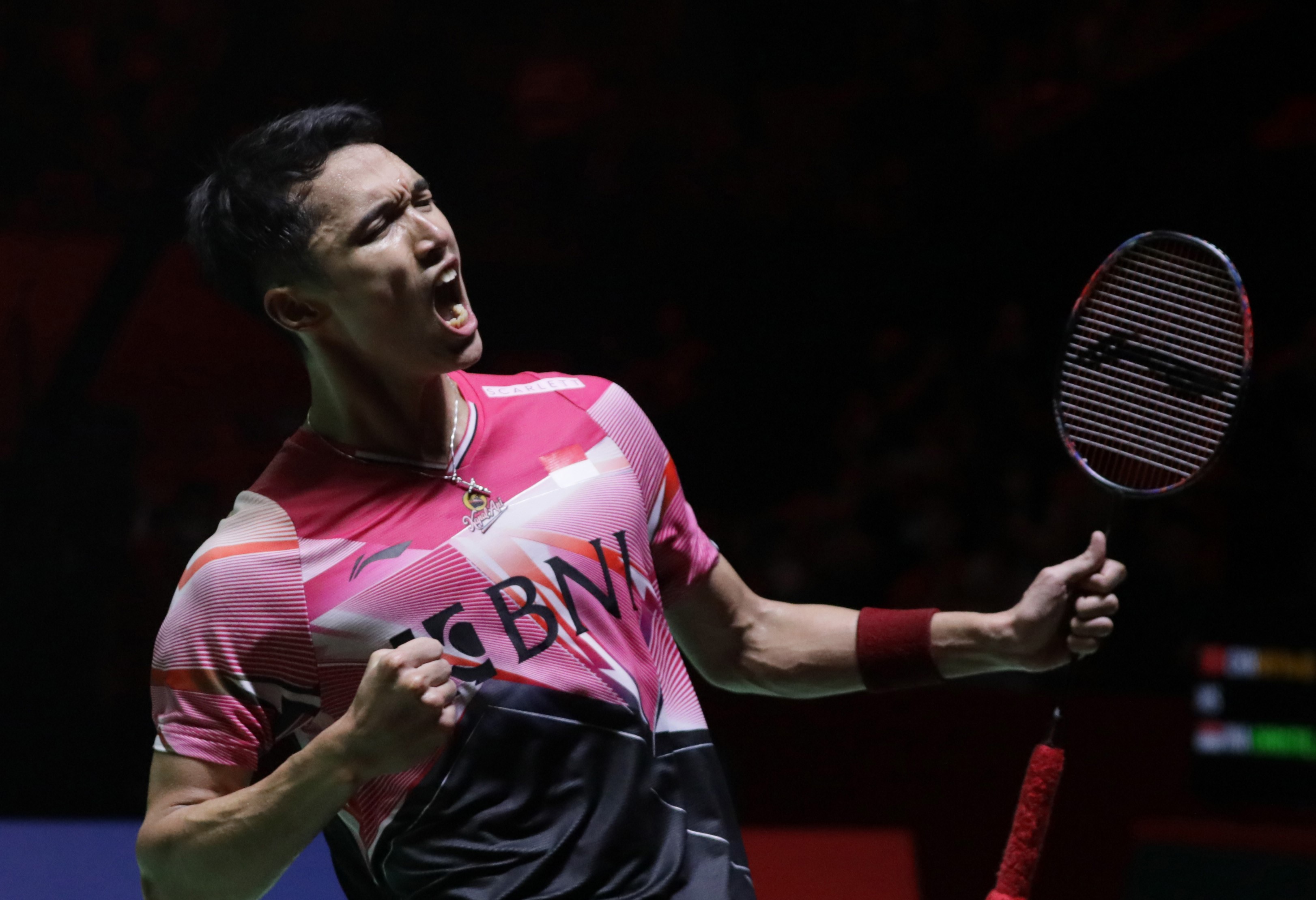 Aksi Pebulu tangkis tunggal putra Indonesia Jonatan Christie saat memenangi pertandingan.