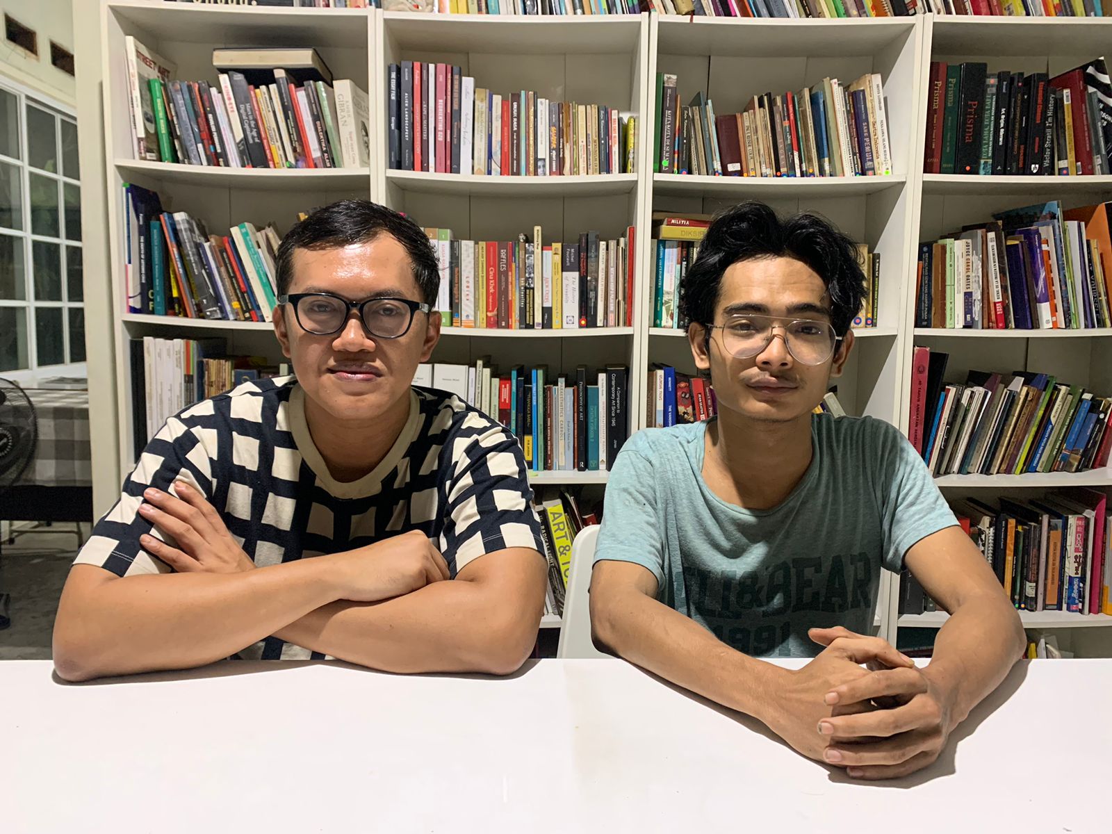 Yuki Aditya (kiri) dan I Gde Mika (kanan) sutradara Segudang Wajah Para Penantang Masa Depan. 