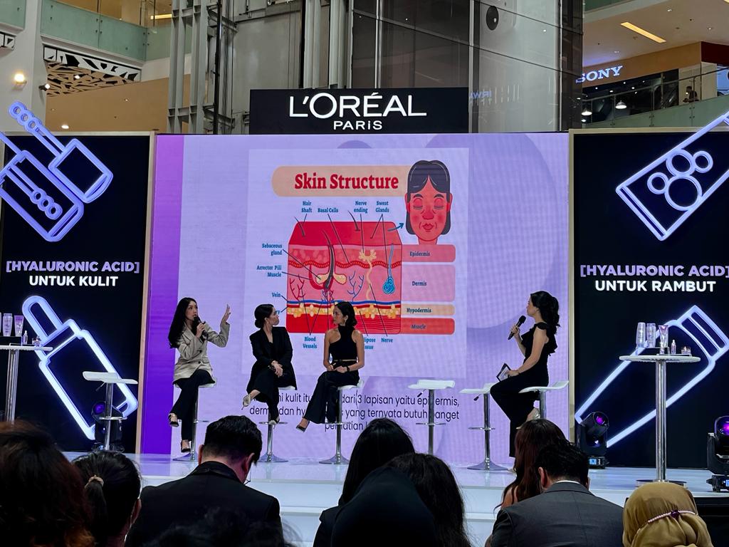 Acara peluncuran The Hyaluronic Lab by L'Oréal Paris di Mal Gandaria City, Jakarta, Kamis (26/1).