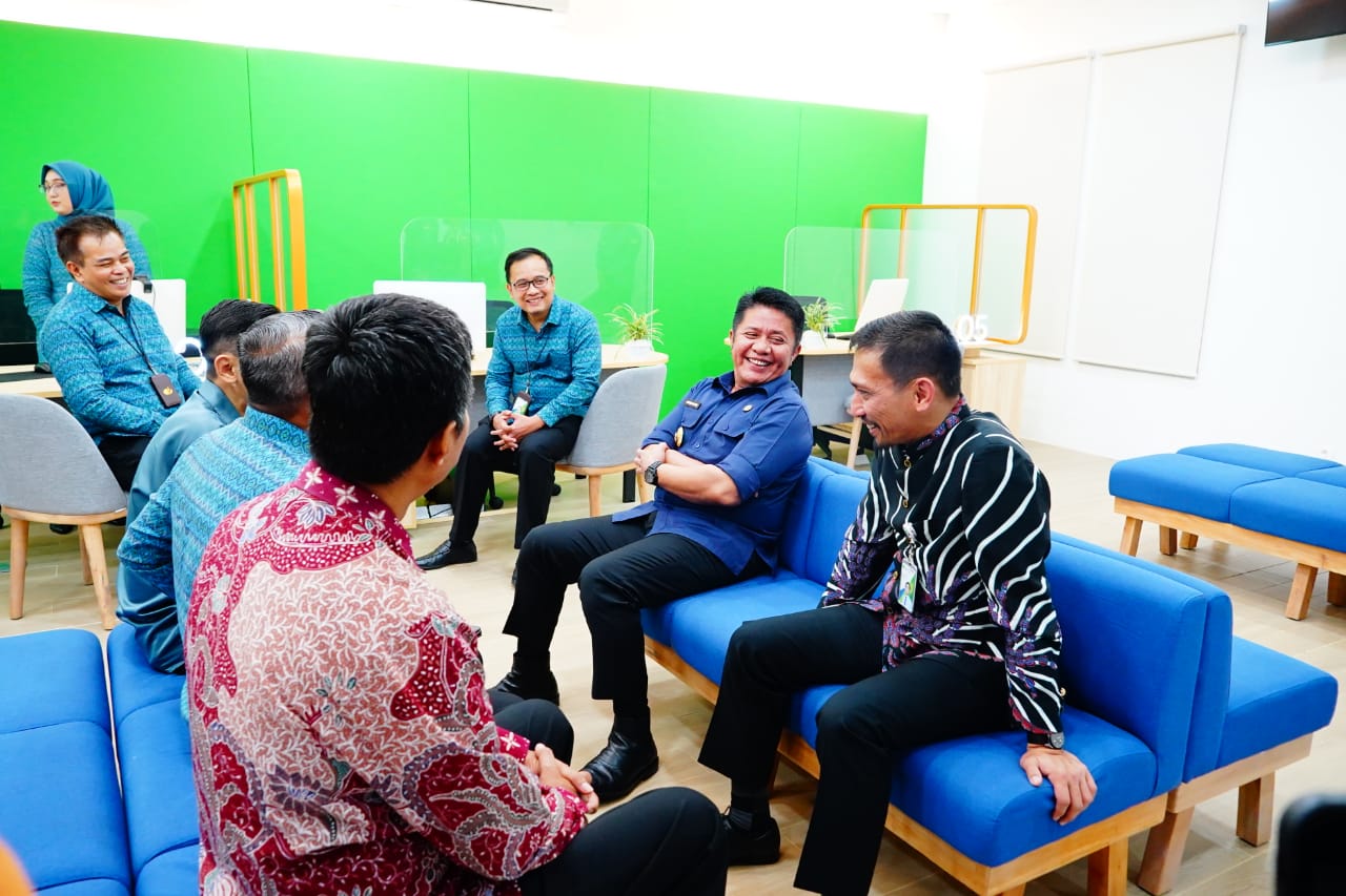  Herman Deru, Gubernur Sumsel melihat langsung wajah baru kantor pelayanan BPJS Ketenagakerjaan Cabang Palembang, Kamis (12/1/2023)