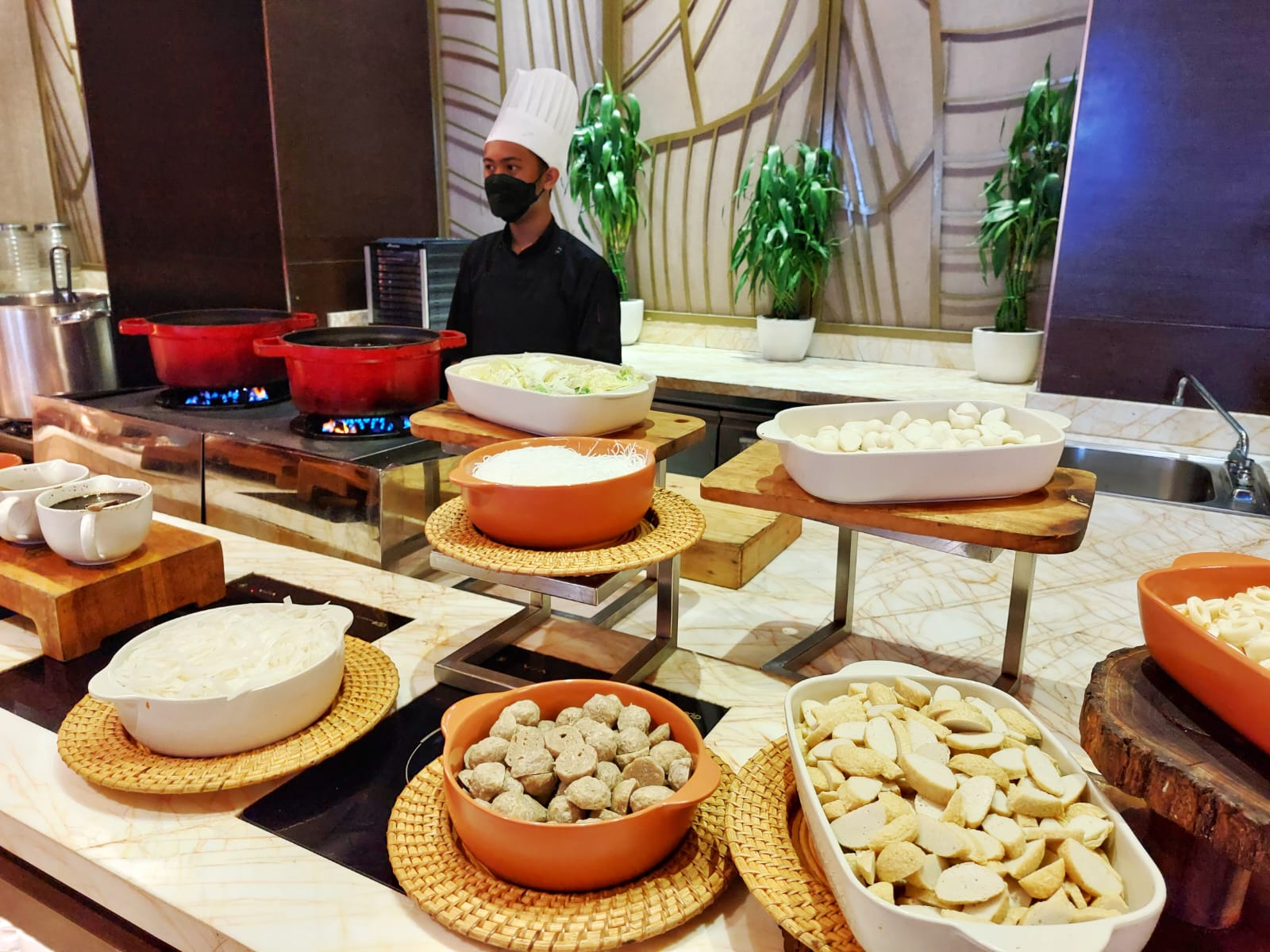 Sajian khas Imlek di  InterContinental Bandung Dago Pakar,