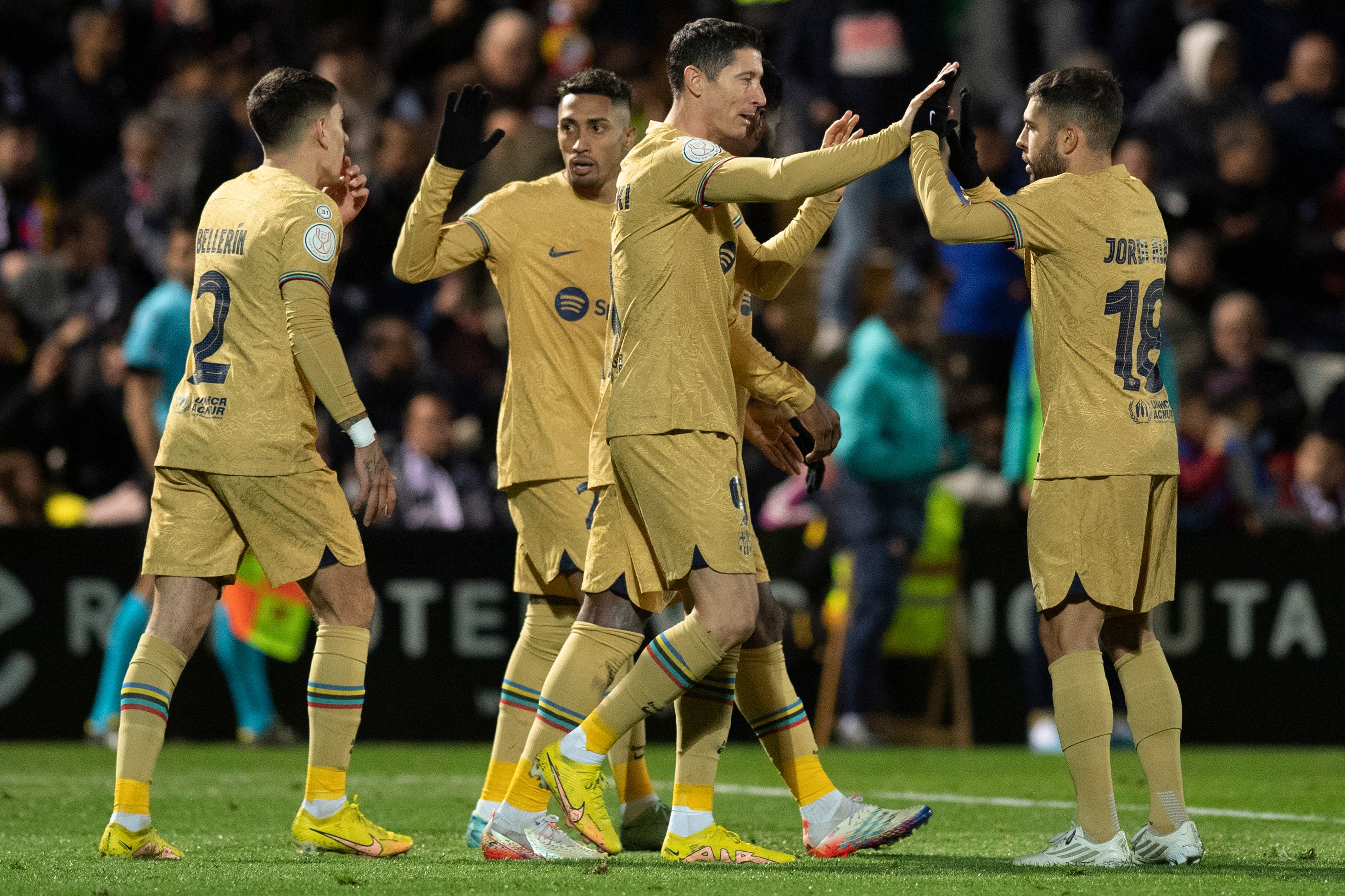 Lewandowski Cetak Dua Gol, Barcelona Hajar Ceuta di Copa del Rey