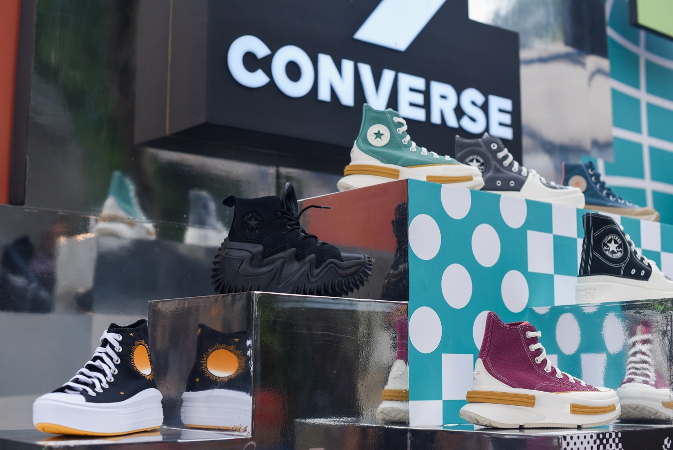 Koleksi terbaru sepatu Converse