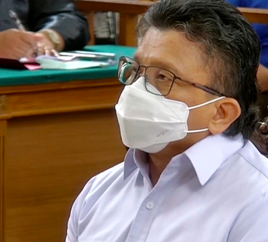 Terdakwa kasus pembunuhan berencana terhadap Nofriansyah Yousa Hutabarat, Ferdy Sambo, menyimak pembacaan tuntutan di PN Jakarta Selatan.