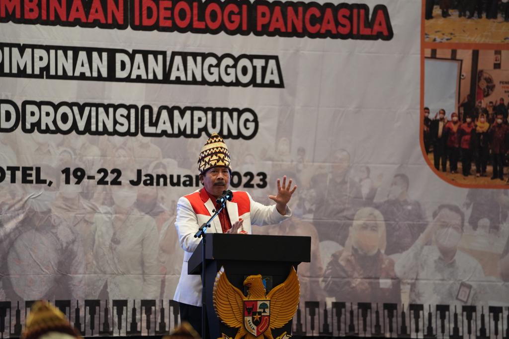 Kepala BPIP Yudian Wahyudi memberikan penguatan ideologi bagi anggota DPRD Lampung