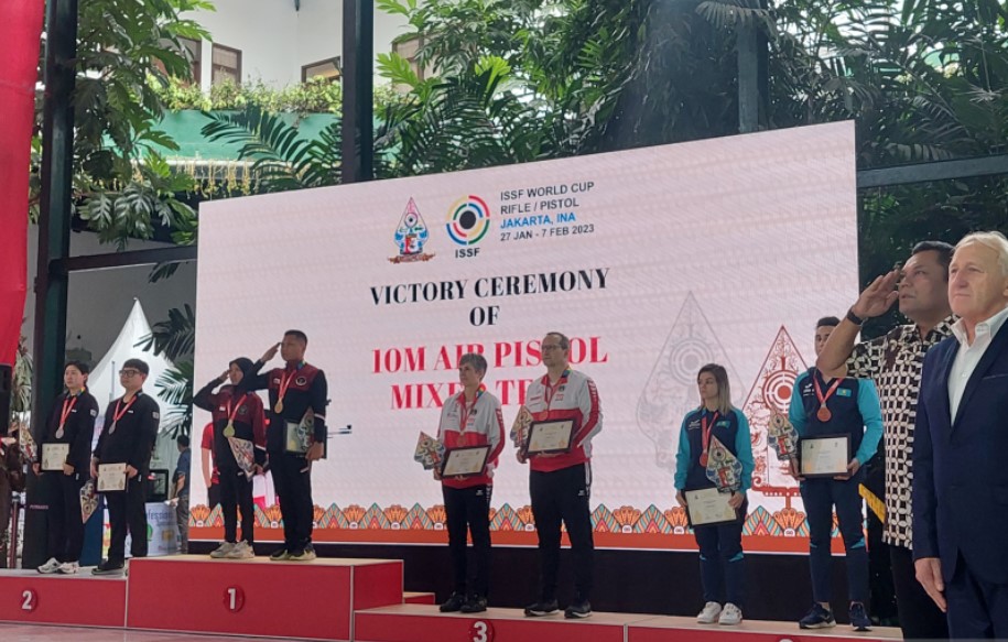 Arista Perdana Putri Darmoyo/Muhammad Iqbal Raia Prabowo merebut emas di nomor 10 m Air Pistol Tim Campuran di ISSF World Cup Rifle/Pistol.