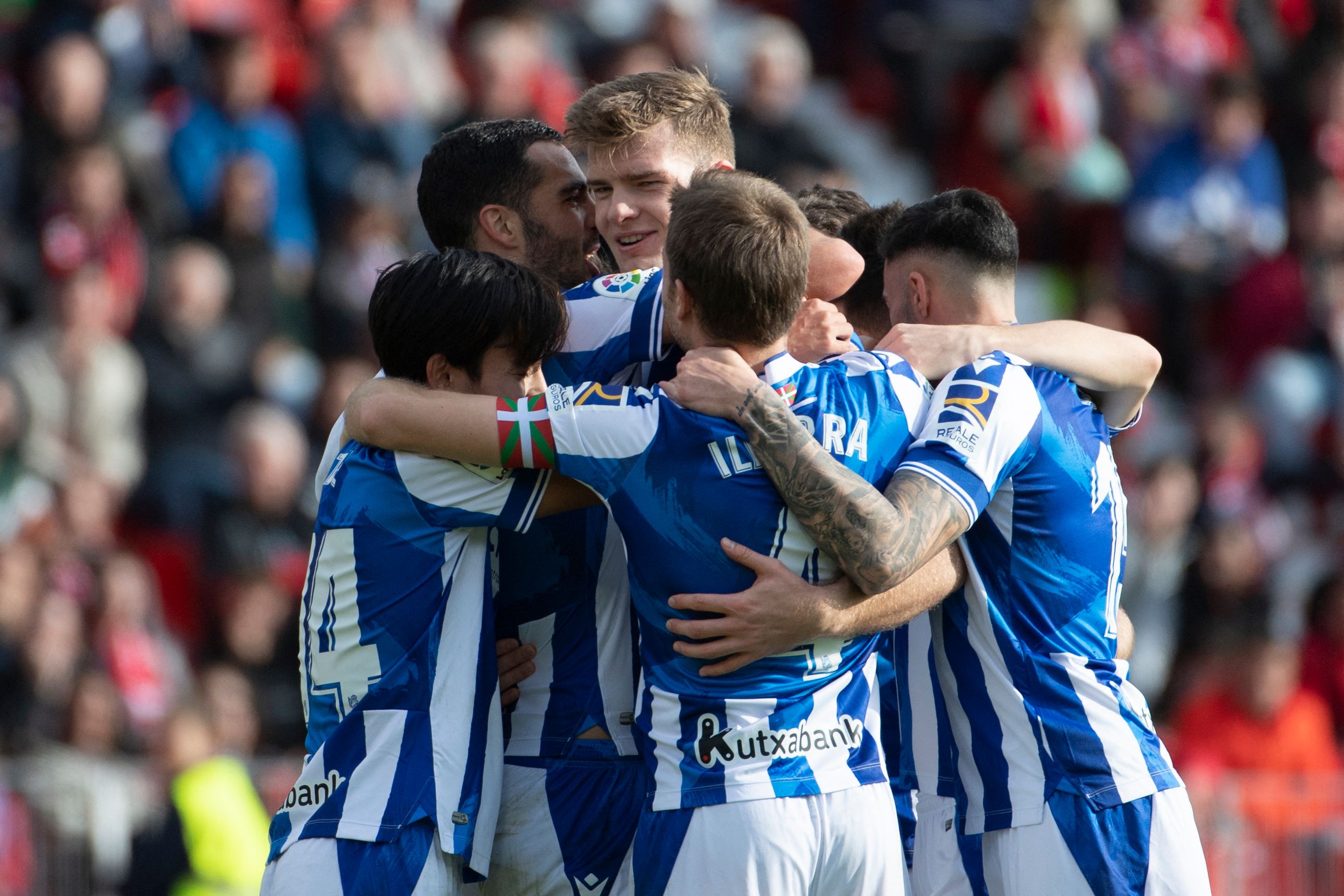 Para pemain Real Sociedad melakukan selebrasi usai mencetak gol ke gawang Almeria di laga La Liga.