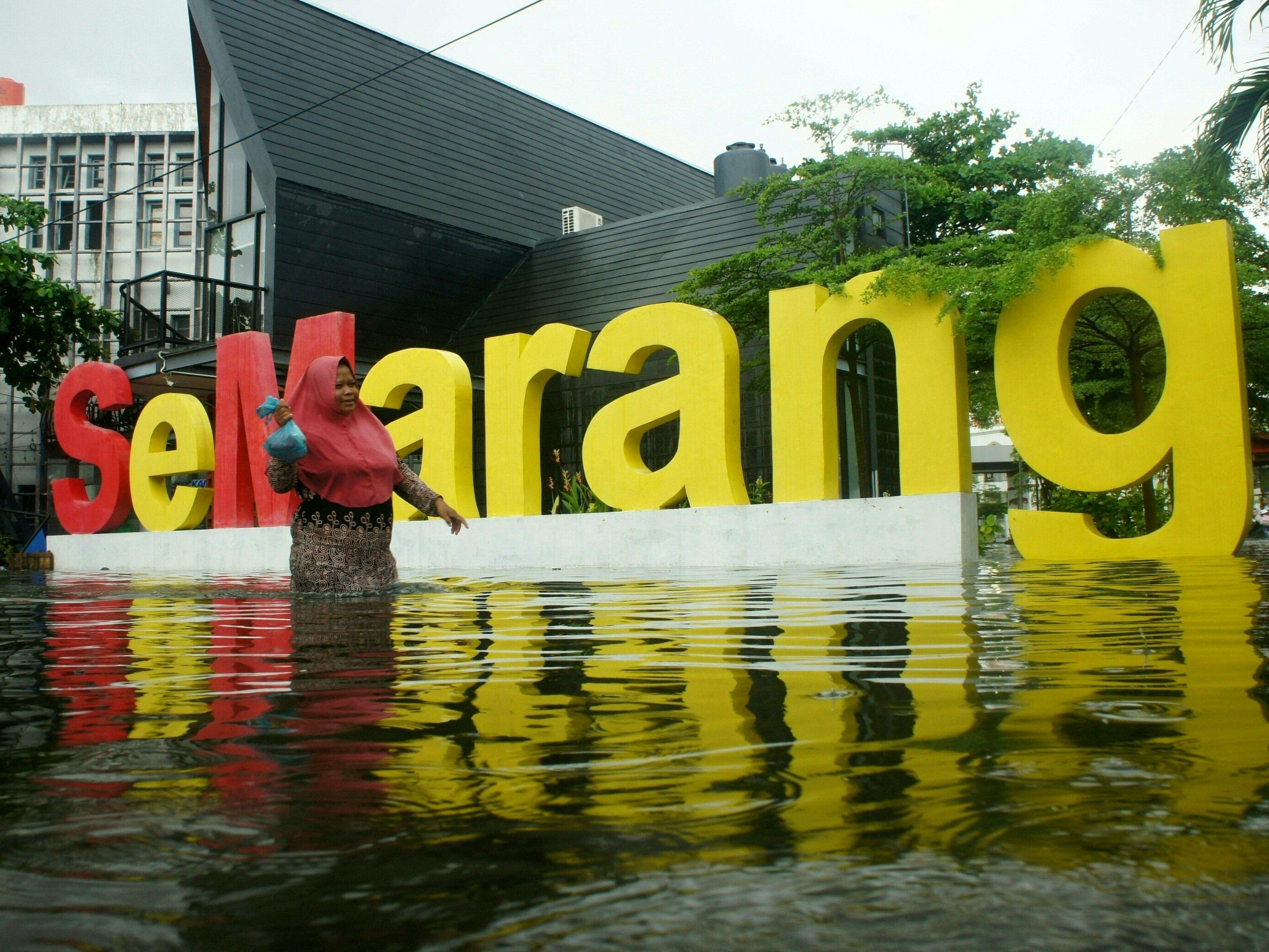 Banjir Kota Semarang Menelan Dua Remaja Tewas