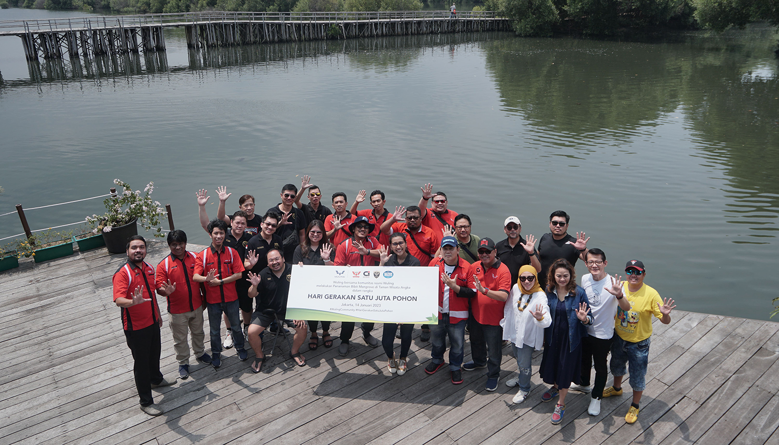Wuling Bersama Komunitas Rayakan Hari Gerakan Satu Juta Pohon